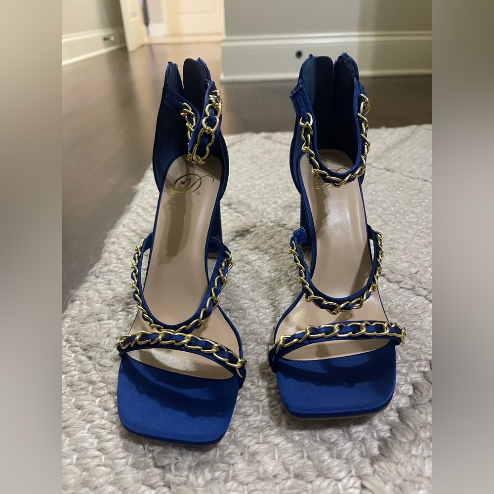 Royal Blue Heels with Gold Chain Detail – Size 6.5